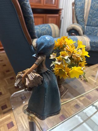 Estatua de granjera con espigas