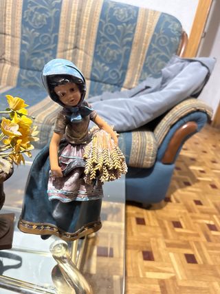 Estatua de granjera con espigas