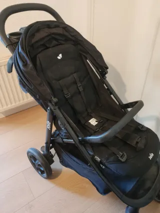 Silla de paseo Joie negra