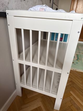 Cambiador Ikea con colchoneta y fundas