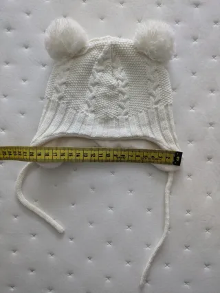 Gorro H&M 2-6 meses pompones blanco