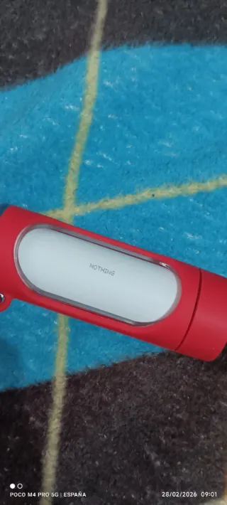 Auriculares inalámbricos con funda roja