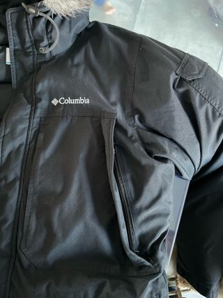 Abrigo plumas Columbia Negro con Capucha Forrada