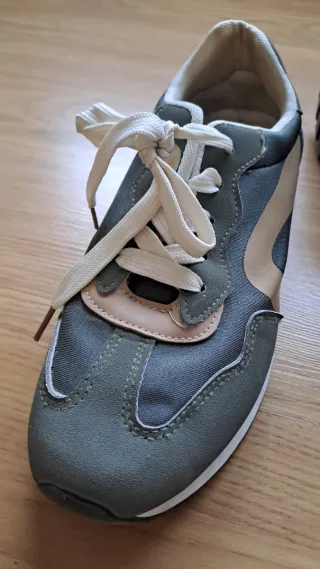 Zapatillas deportivas verdes y beige