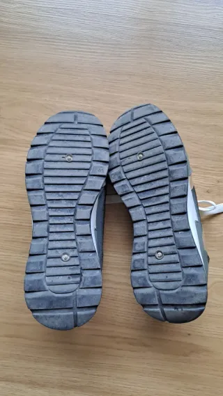 Zapatillas deportivas verdes y beige