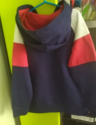 Chaqueta Nukutavake azul, roja y blanca. Talla 12
