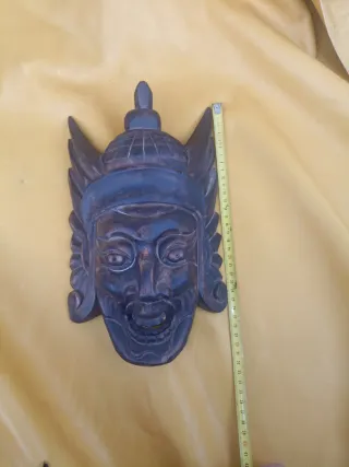 Maschera antica in legno