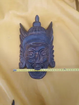 Maschera antica in legno