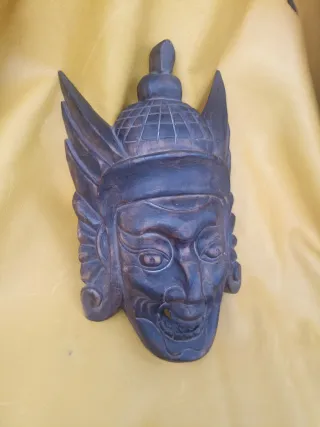 Maschera antica in legno