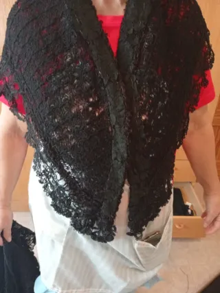 Mantón de encaje negro antiguo