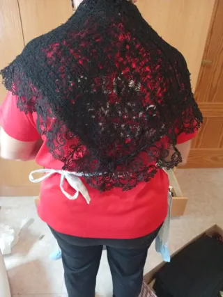 Mantón de encaje negro antiguo