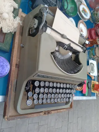 Máquina de escribir Hispano Olivetti Studio 46.