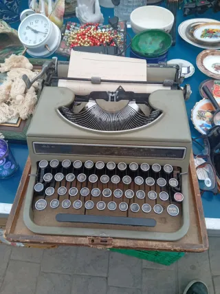 Máquina de escribir Hispano Olivetti Studio 46.