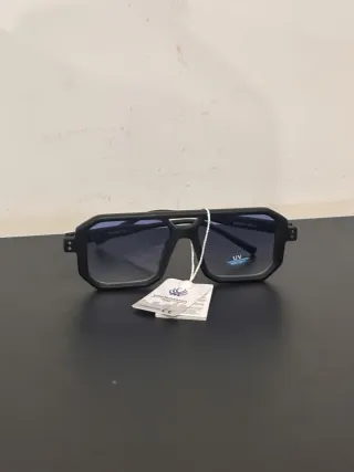 Occhiali da sole neri unisex UV