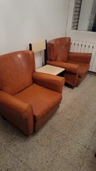 Butaca de salón de piel marrón