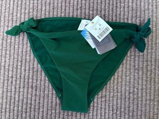 Braguita bikini Oysho verde talla M con etiqueta.