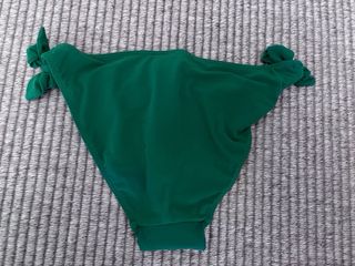 Braguita bikini Oysho verde talla M con etiqueta.