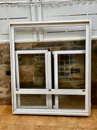 Ventana aluminio blanca 2 hojas abatibles