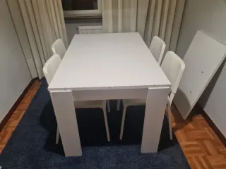 Mesa extensible blanca + 4 sillas