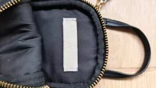 Bolsito móvil H&M acolchado negro