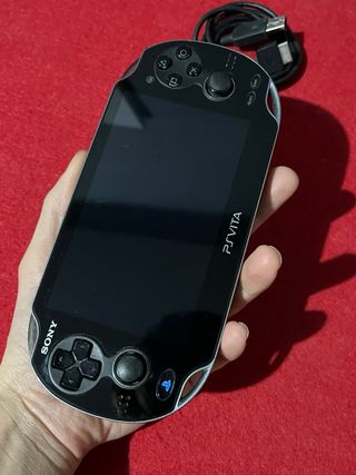 Sony PS Vita Nera + Accessori