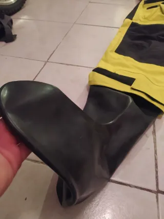 Traje Seco Gul Amarillo y Negro