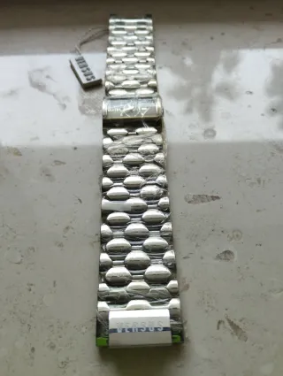 Orologio Versus Donna Rettangolare Argento Nero