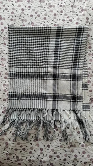 Pañuelo a cuadros blanco y negro