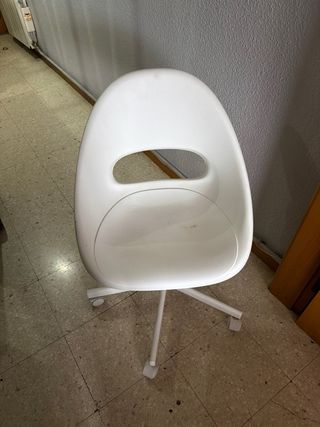 Silla de escritorio Ikea blanca y negra