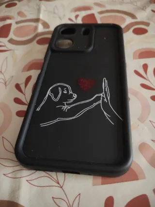 Cover nera con disegno cane e cuore