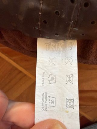 Cama para perro beige y marrón