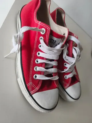 Converse Rojas Talla 41 (7'5)