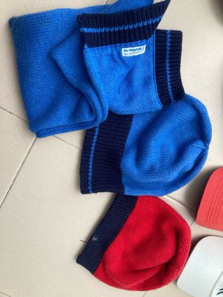 Lote gorros y gorras Mayoral