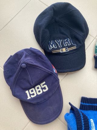 Lote gorros y gorras Mayoral