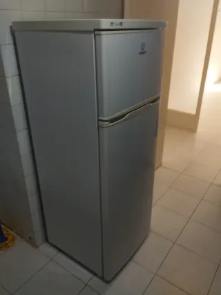 Nevera Indesit combi