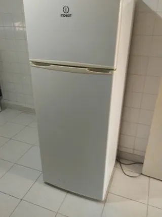 Nevera Indesit combi