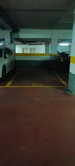 Piso 2 hab bien presentado, terraza, patio, garaje