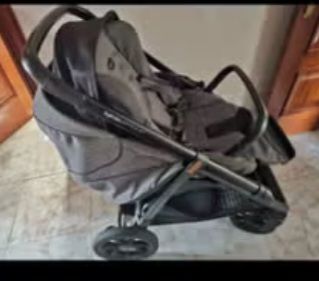 Carrito de bebé gris