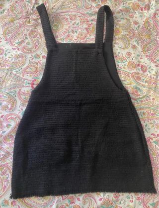 Peto negro con bolsillos