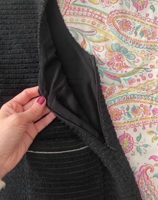 Peto negro con bolsillos