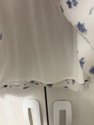 Falda midi Sezane flores beige y azul