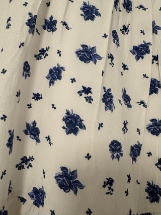 Falda midi Sezane flores beige y azul