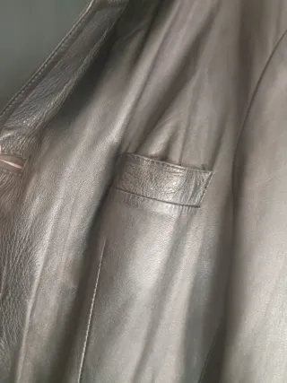 Chaqueta de piel tipo blazer hombre.