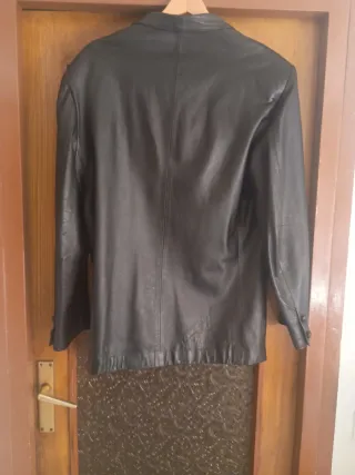 Chaqueta de piel tipo blazer hombre.