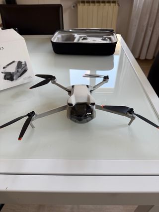 DJI Mini 3 Drone + eliche ricambio (no RC-N1!!!)