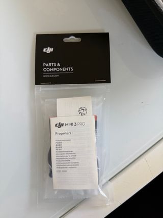 DJI Mini 3 Drone + eliche ricambio (no RC-N1!!!)