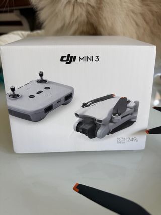 DJI Mini 3 Drone + eliche ricambio (no RC-N1!!!)