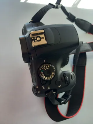 Cámara Canon EOS 1200D + Objetivo EFS 18-55mm