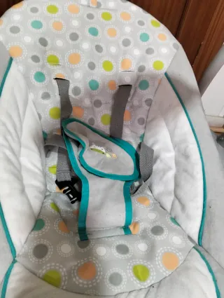 Mecedora infantil eléctrica Ingenuity