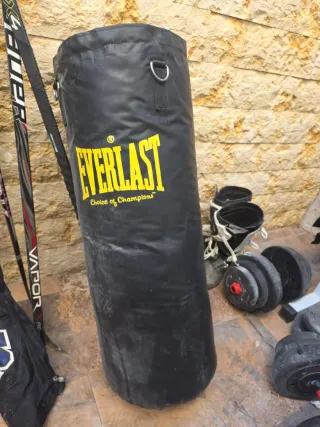 Banco de pesas y accesorios gimnasio